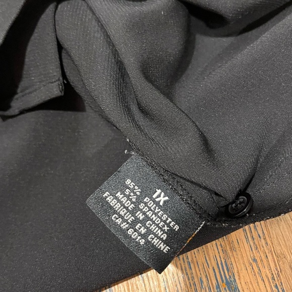 JUSTE POUR MOI  button down shirt with a frill along the topSize 1x - Picture 5 of 10